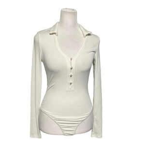 Princess Polly White Ribbed Collared Vneck Pearl Button Bodysuit Size 2